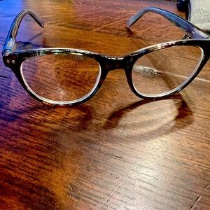 Peepers brand readers with 1.0 magnifying